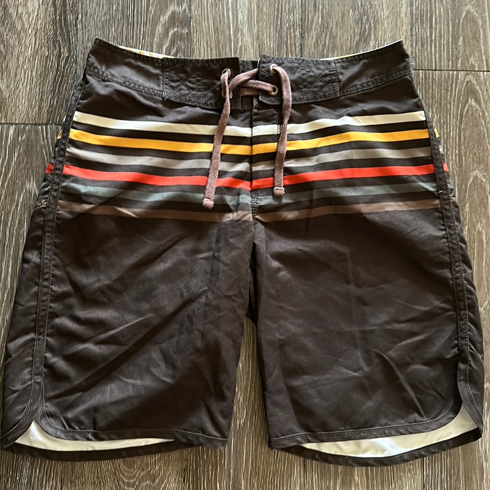 Men’s swim shorts size M